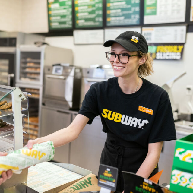 We’re hiring full and part-time Subway Sandwich Artists for all shifts! Take advantage of a flexible schedule, competitive pay, and employee benefits. 

Find a location near you and apply today, link in bio.